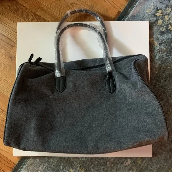 NWOT! DSW Gray Felt Duffle Overnight Bag - Picture 6 of 10